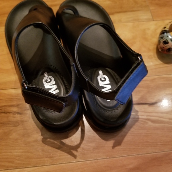 Sandals - Picture 2 of 4